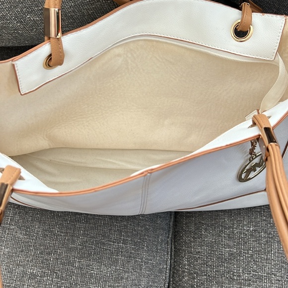 Handbag - Picture 3 of 4